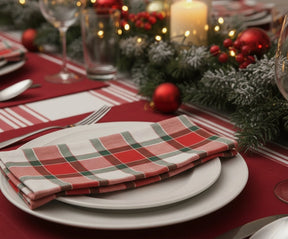 Tartan table napkins with classic check pattern – cotton plaid dinner napkins.