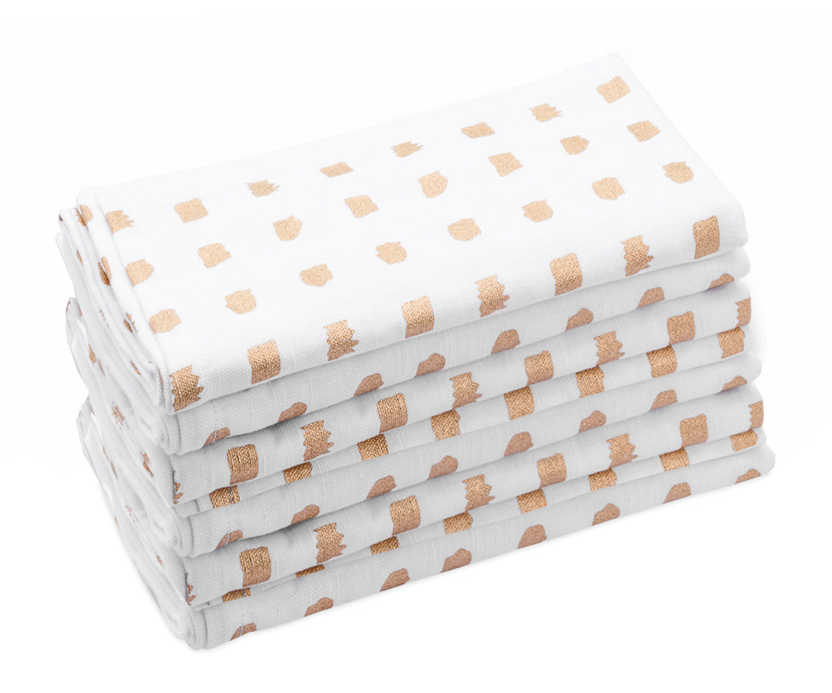 white napkins for wedding hosting a formal dinner party, a family gathering