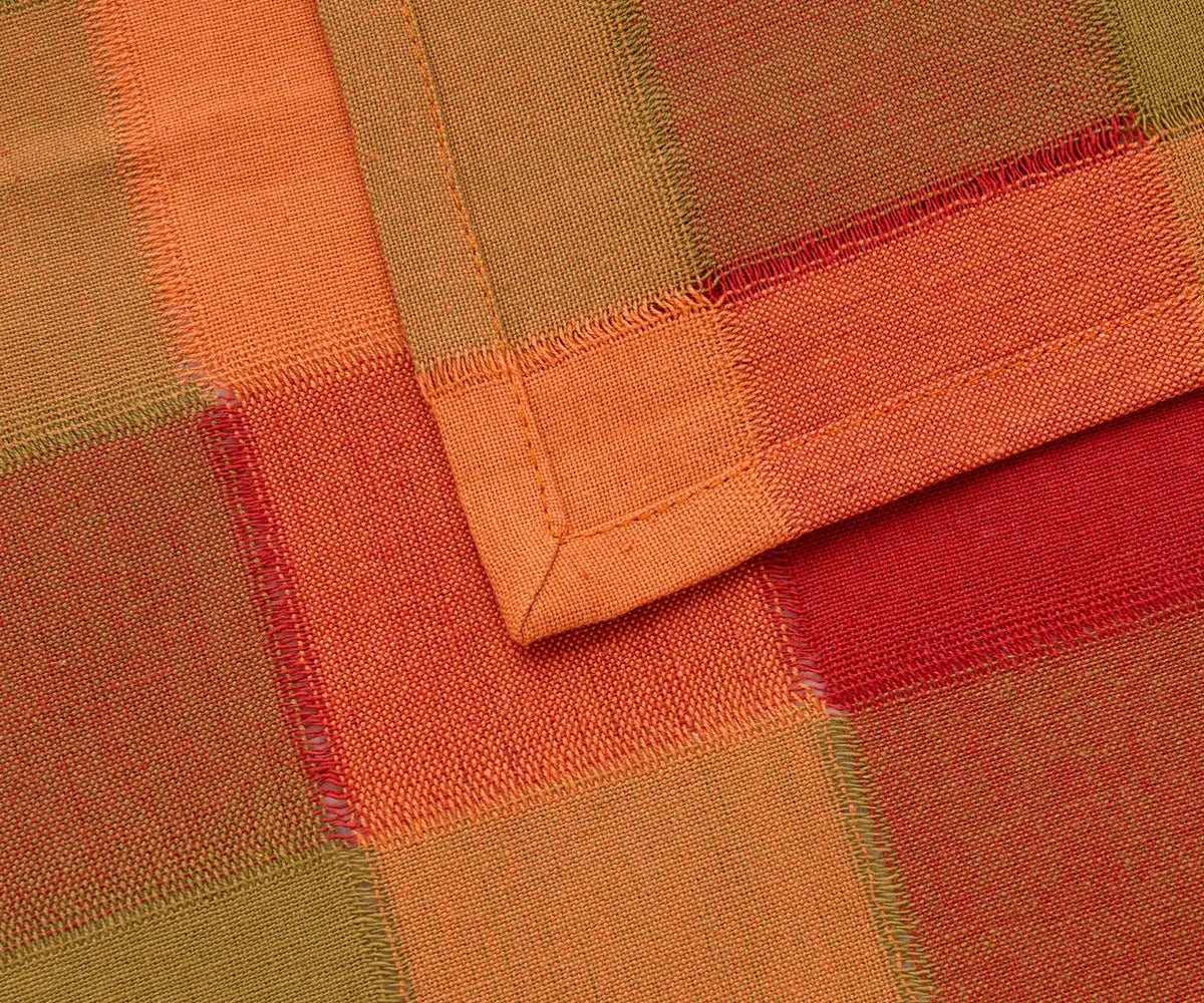 Sustainable cotton dinner napkins set for cozy seasonal dining