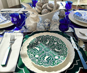 Green oval placemats with a modern design for dining tables