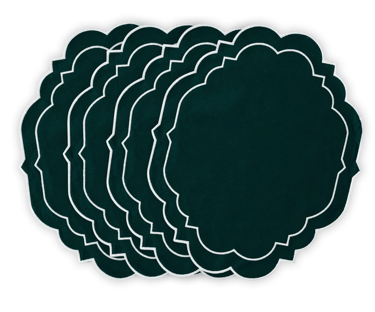 Green placemats for a calming and cool table arrangement.