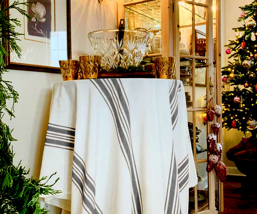 Middle Tablecloth Which Tablecloth Material Is Best? A Complete Fabric Guide