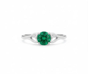 stylish emerald green ring for special occasions