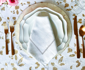 Linen napkins are appropriate for any season.