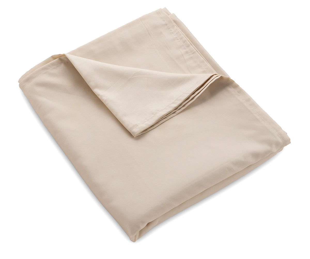 Elegant flat bed sheet in solid color, versatile bedding essential for modern bedrooms, hotels, and guest rooms.