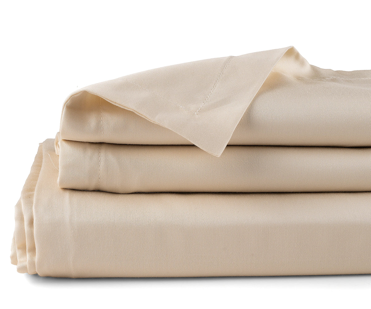 Soft cotton flat bed sheet for bedroom décor, lightweight and breathable sheet for everyday comfort and easy care.