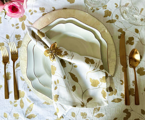 Gold napkins exude elegance and sophistication, adding a touch of luxury to any table setting or event decor.