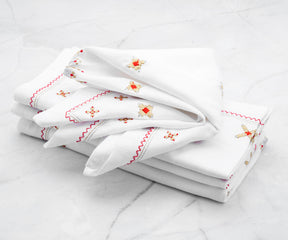 High-quality white napkins are lint-free to ensure a clean dining experience without leaving residue on dishes or surfaces.