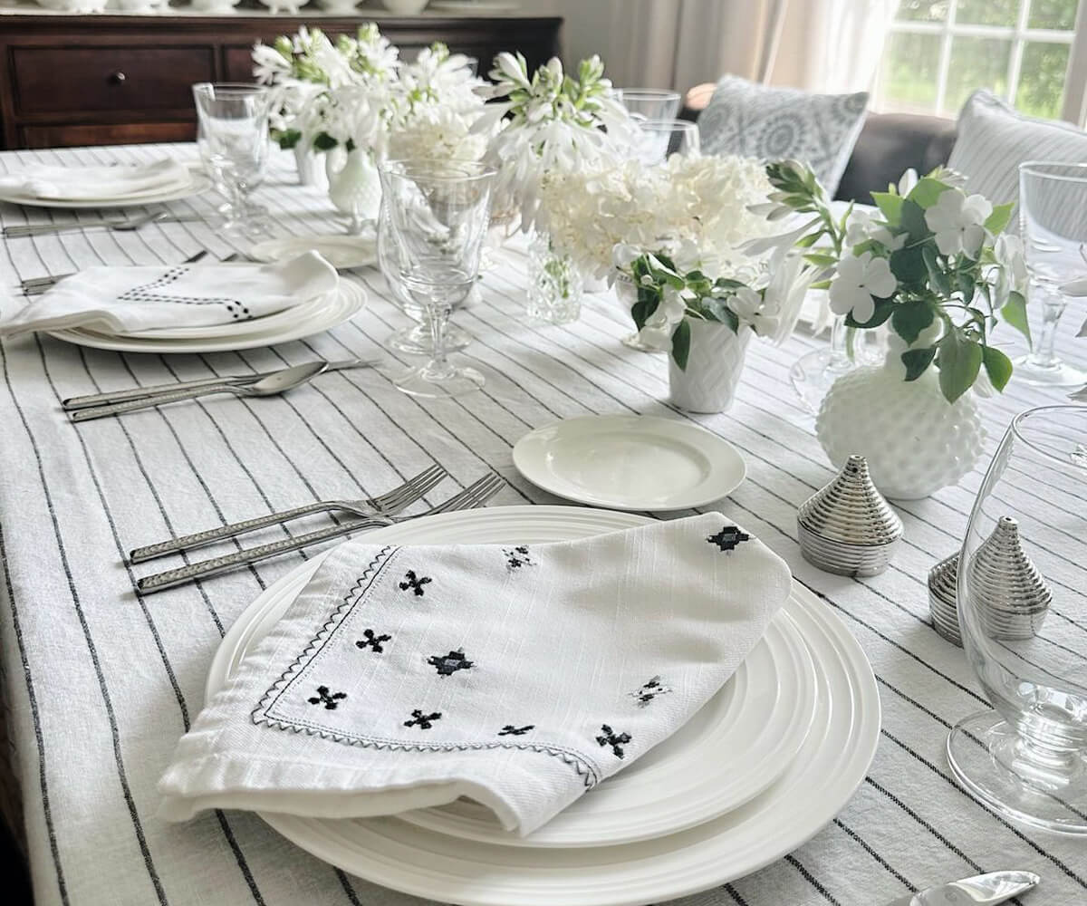 Timelessness: White napkins have a timeless appeal that never goes out of style, ensuring they remain a classic choice for various settings.