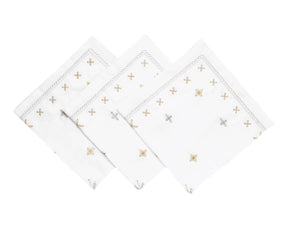 Embroidered napkins make thoughtful and memorable gifts for weddings, housewarmings, or other special occasions, showcasing attention to detail and personalization