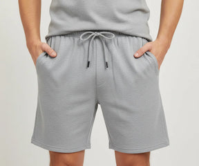 Sporty grey men’s shorts with side pockets and quick-dry fabric, versatile casual shorts for gym sessions or beach activities