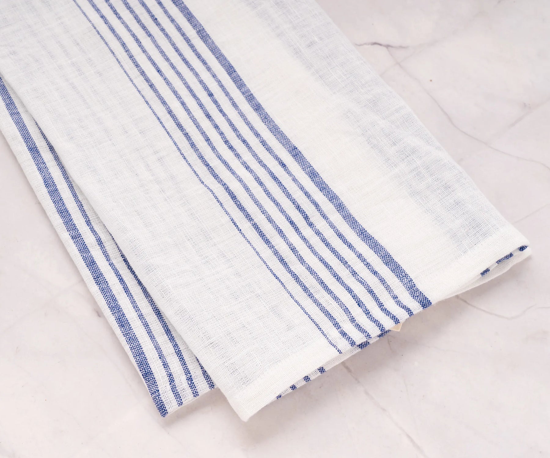 Absorbent linen hand towels for kitchen use