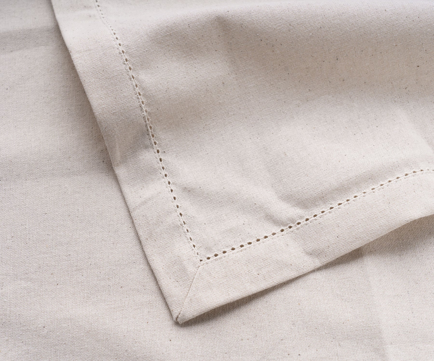 natural table napkins can be tailored to suit different table settings