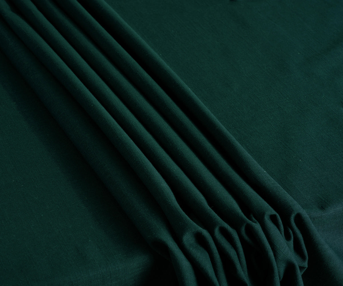 Close-up of green cotton tablecloth, ideal for weddings and gatherings.