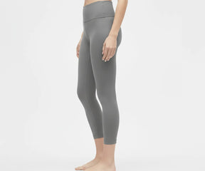 Versatile women’s leggings suitable for yoga, fitness, and casual wear, offering stretch and comfort for all movements.