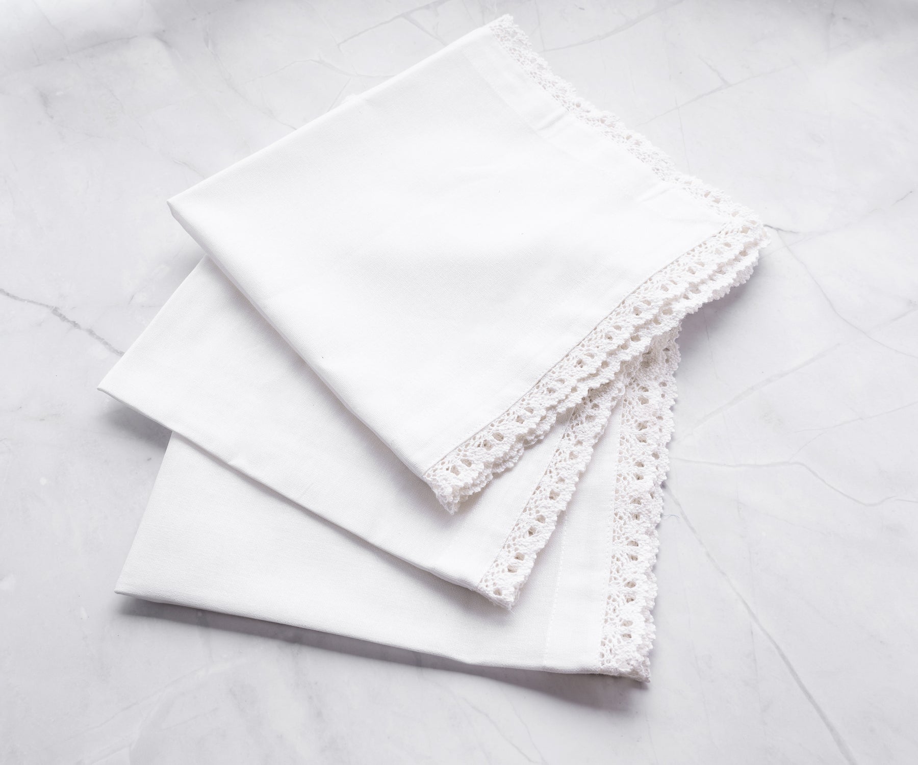 Lace napkins, with their timeless charm, create a refined and graceful atmosphere for your dinner gatherings.