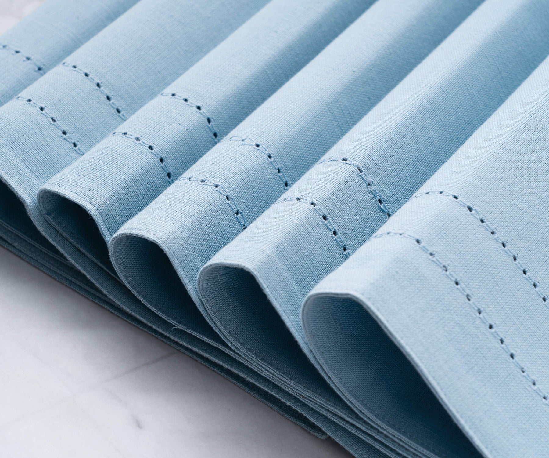 BLue placemats - Add a touch of elegance to your table with these striking fabric placemats.