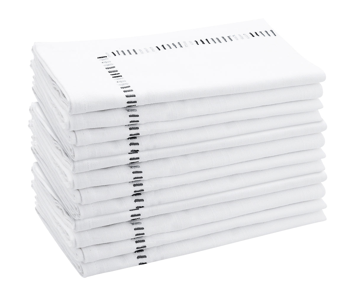 Timeless white cotton napkins for a classic and clean look 