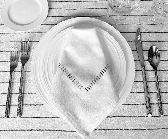 White dinner napkins for a formal and refined table setting
