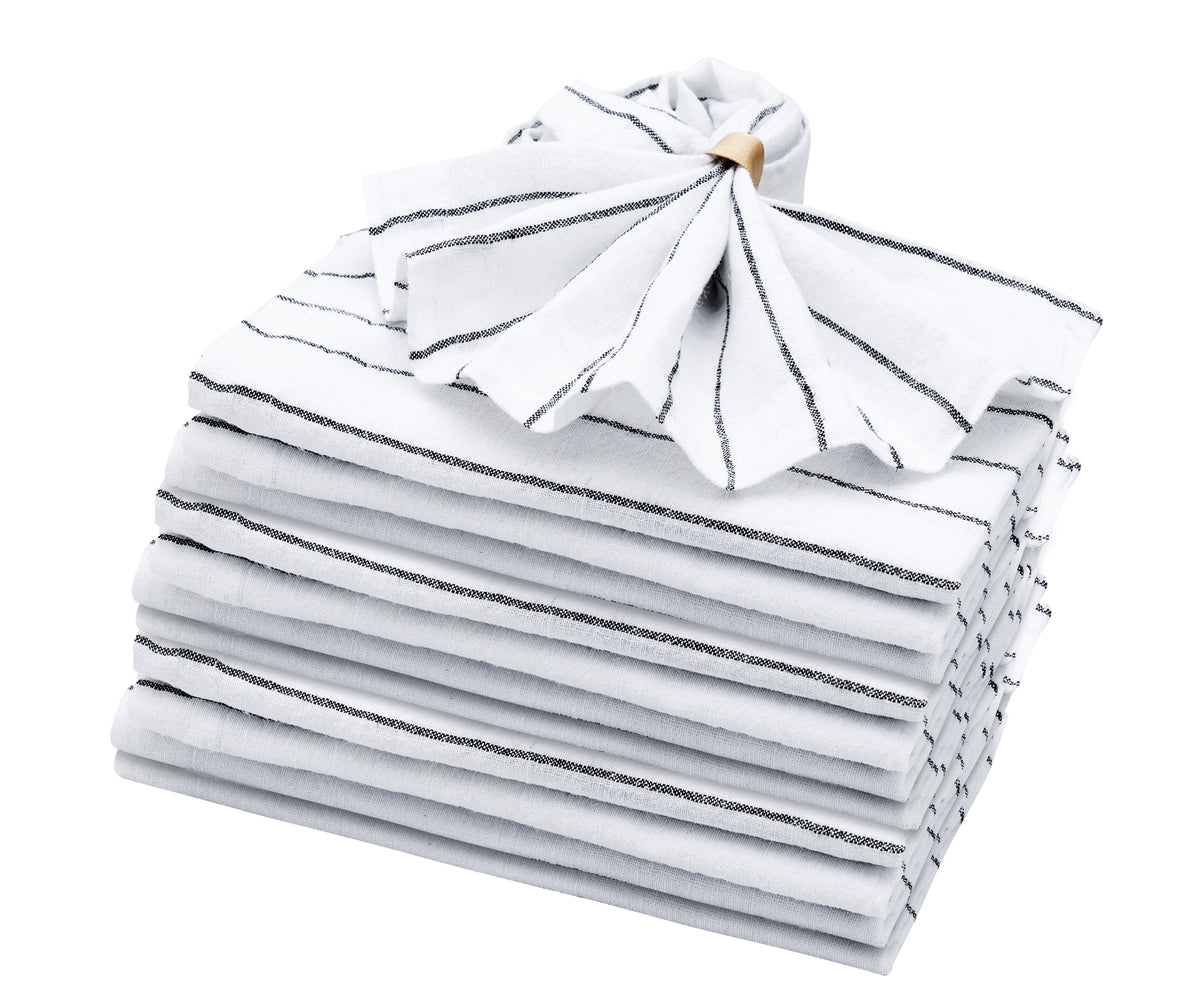 White and Black Linen Napkins: Bold contrast meets understated luxury