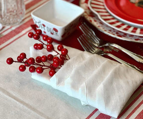 Cotton dinner napkins With proper care, linen napkins can last for many years, making them a sustainable choice compared to disposable napkins.