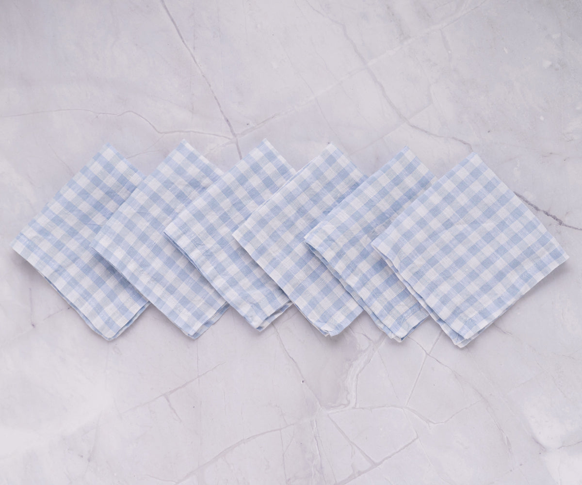 White linen napkins, pristine and refined, offer a sophisticated touch, enhancing the elegance of your dining space.
