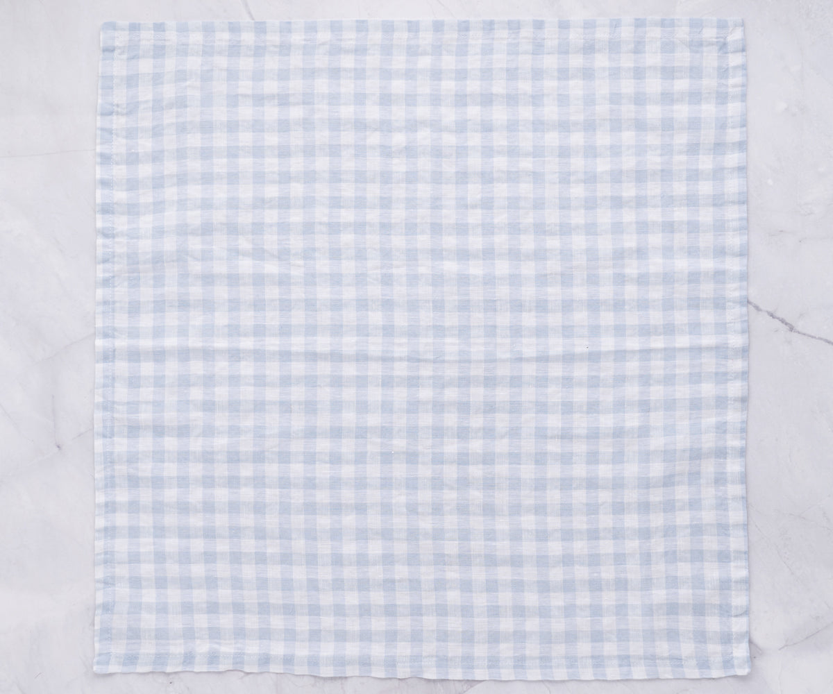 Elegant blue napkins, crafted from quality cloth, introduce a calming and refreshing element to your table setting.