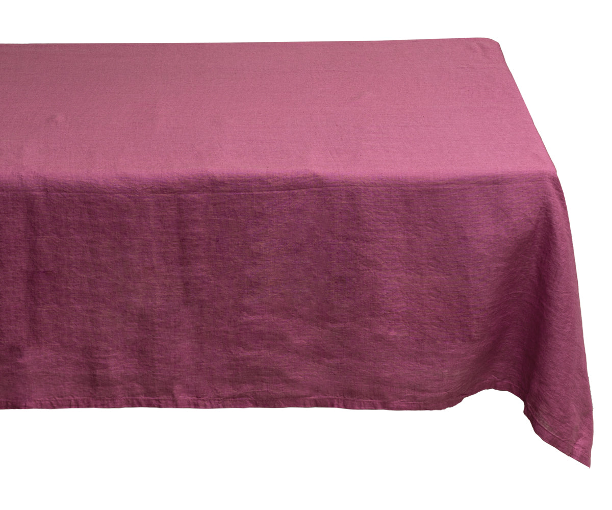 Farmhouse-style rectangle tablecloth for a cozy setting.