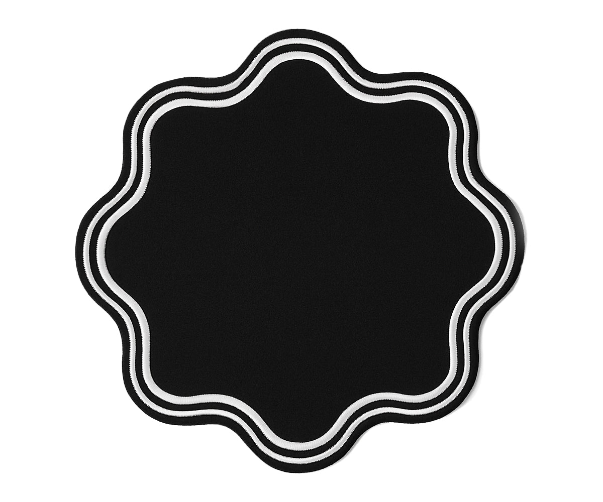 Black round cotton placemats with scalloped edges – washable table mats in bulk sets, perfect for everyday dining or elegant occasions.
