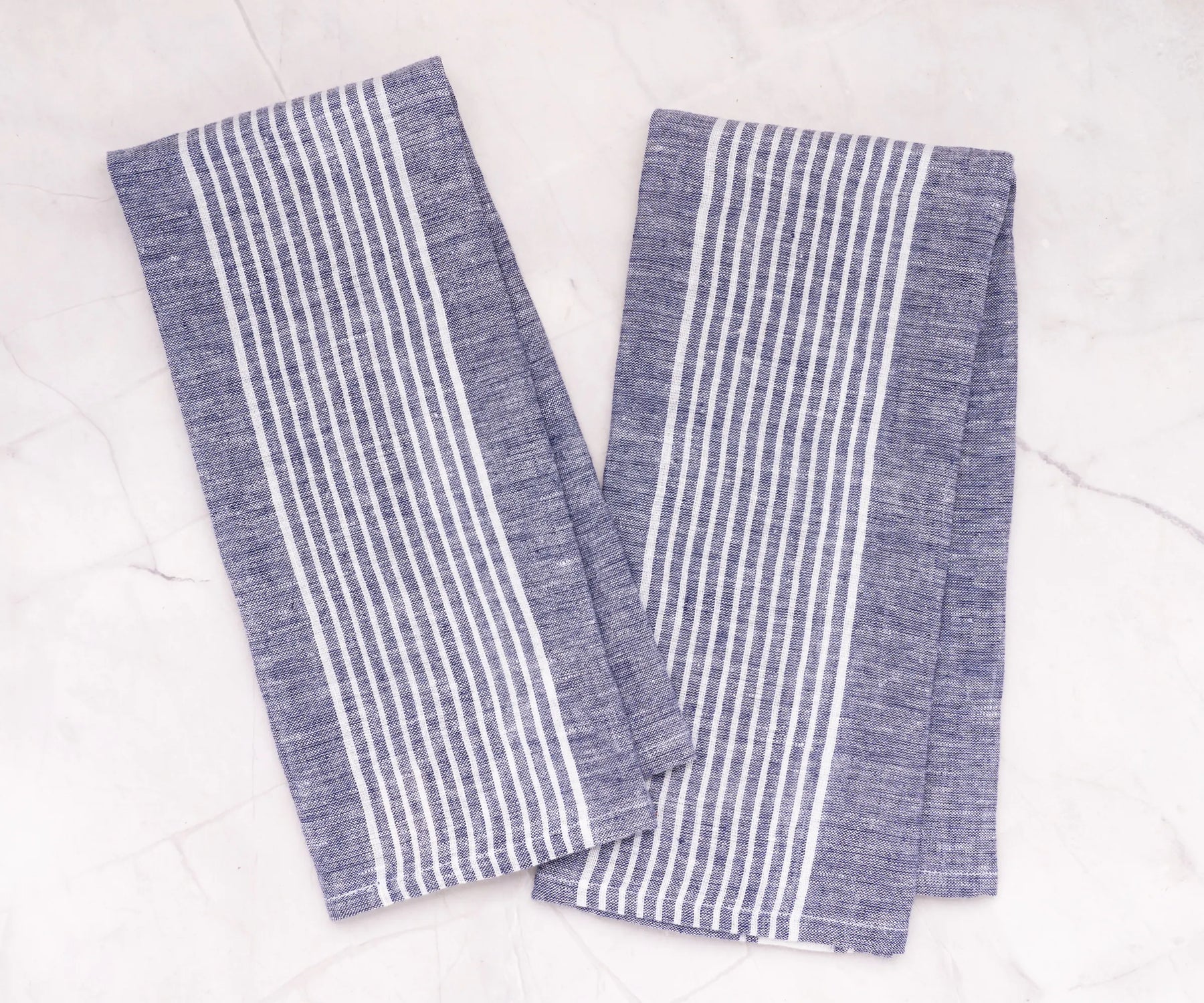 Absorbent linen tea towels in blue – set of 2 hand towels