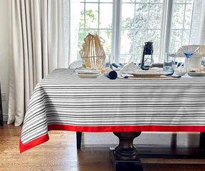 This black stripe color scheme is often associated with country or rustic decor styles and can evoke a sense of warmth and coziness in a dining space.