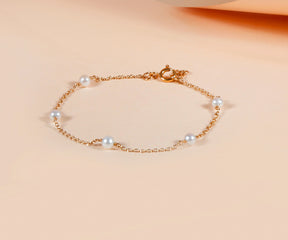 freshwater pearl charm bracelet, gold chain bracelet for women, minimalist pearl jewelry, luxury bracelet gift for her, trendy fashion accessory