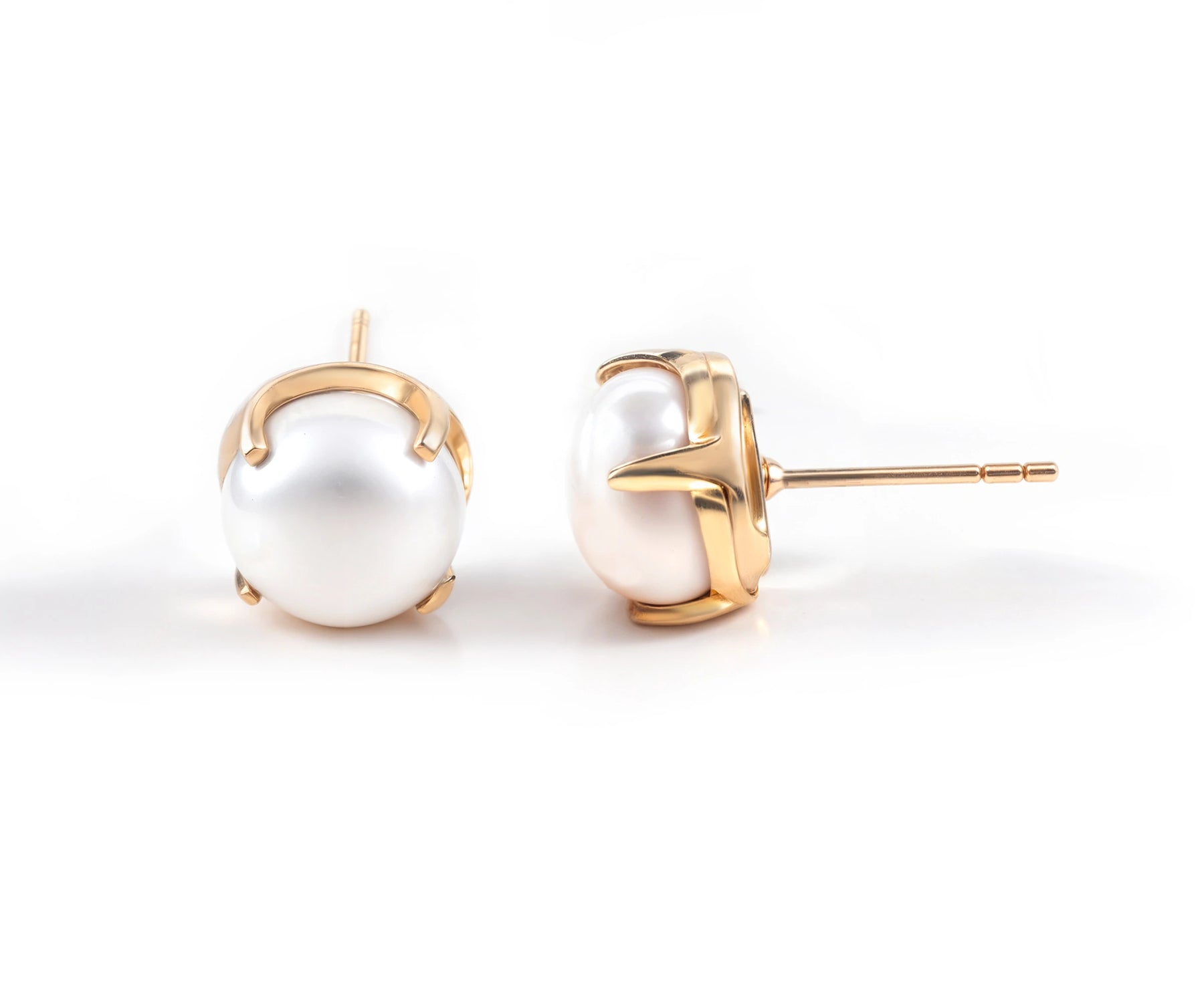 Elegant 18k gold pearl stud earrings featuring 10mm freshwater pearls with a push-back closure.