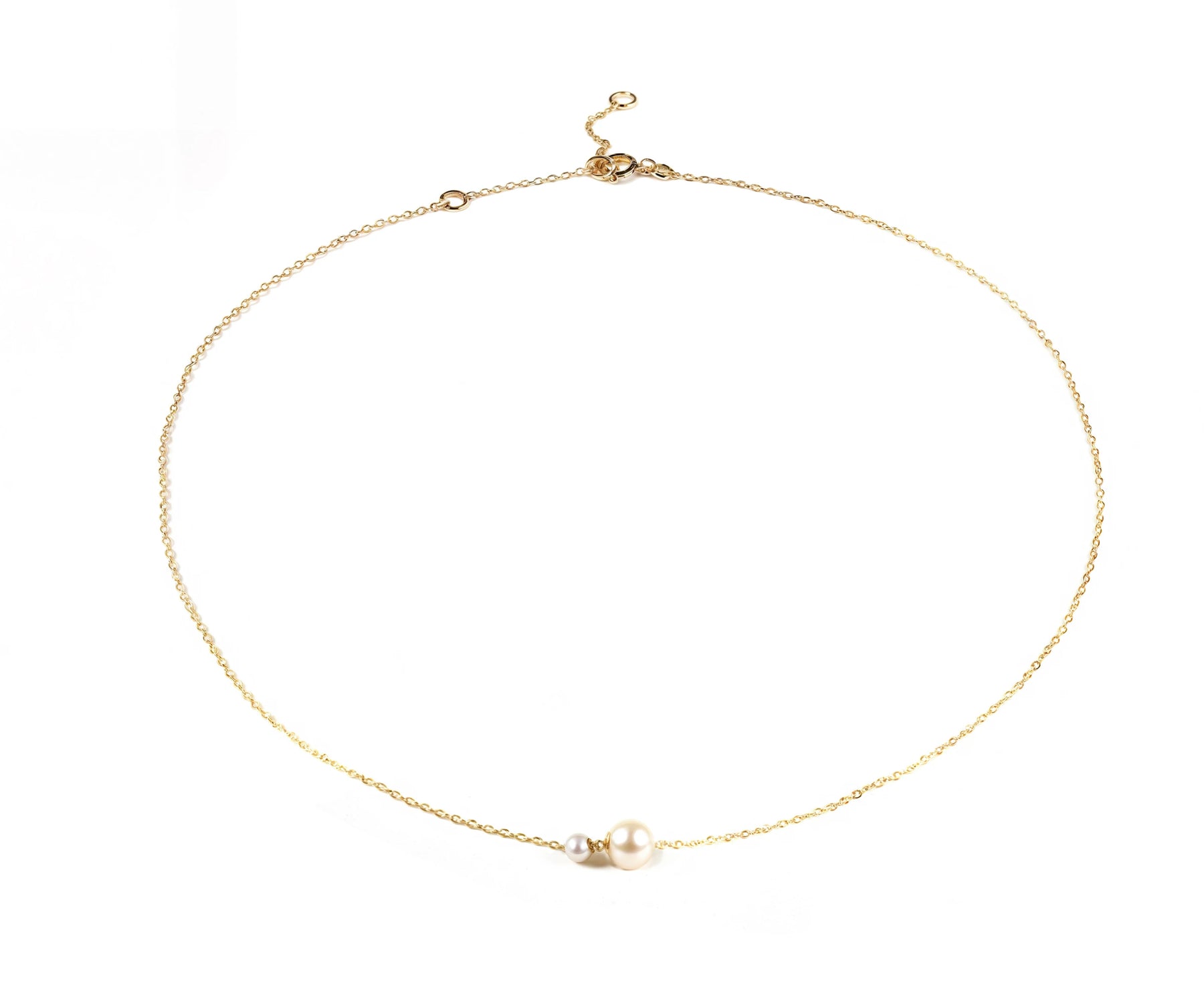 Minimalist gold pearl pendant necklace featuring lustrous freshwater pearl