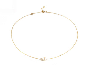 Minimalist gold pearl pendant necklace featuring lustrous freshwater pearl