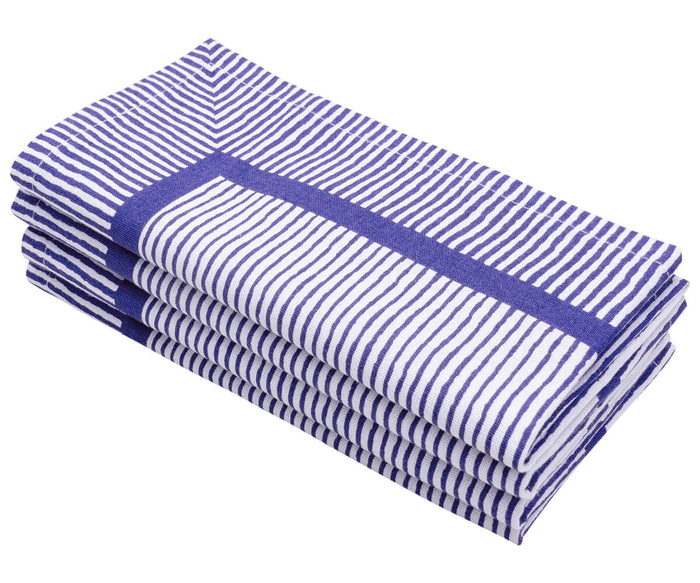 white dinner napkins are plates for a classic look to colorful tablecloths for a vibrant atmosphere.