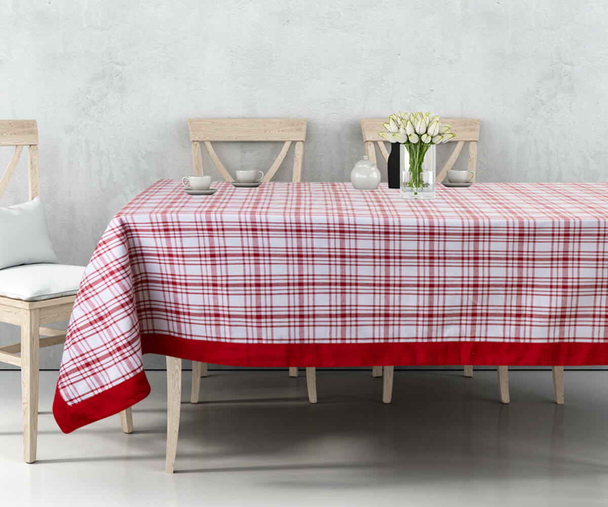 red checkered tablecloth with white pattern whit checkered design 