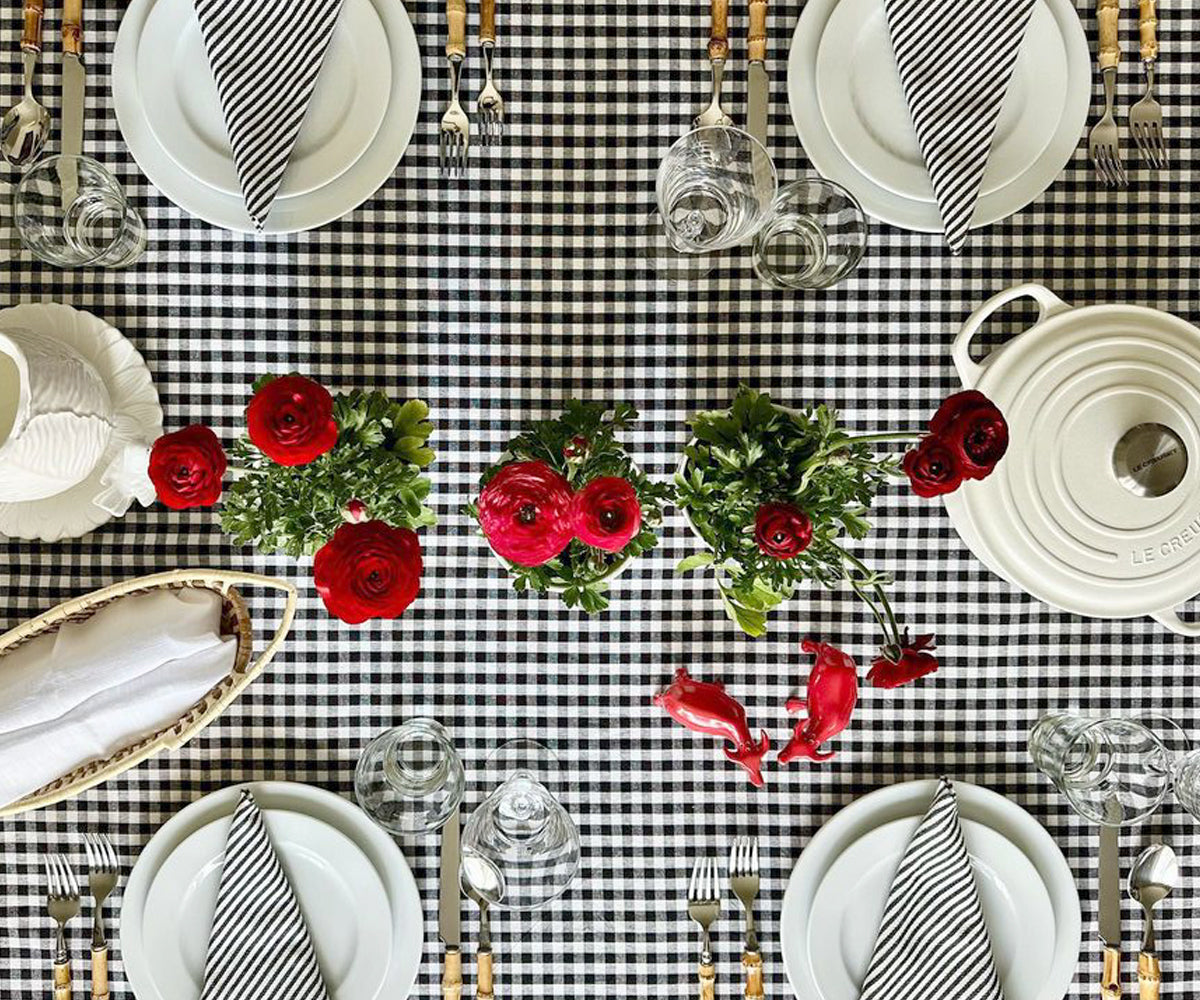 Classic Checkered Tablecloth - Timeless Black and White Design