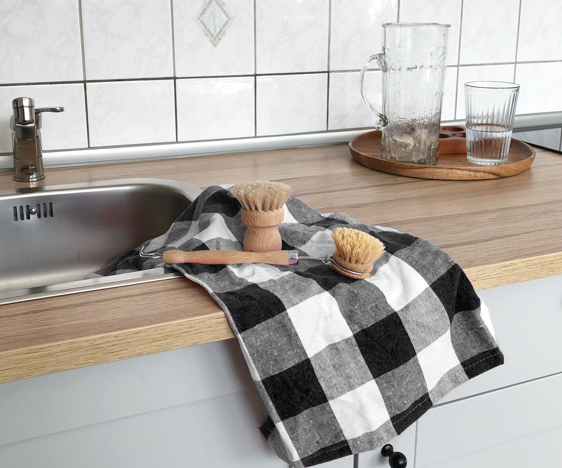 Whether you're cooking up a storm or cleaning up after a meal, our kitchen towels and dishcloths sets are up to the task