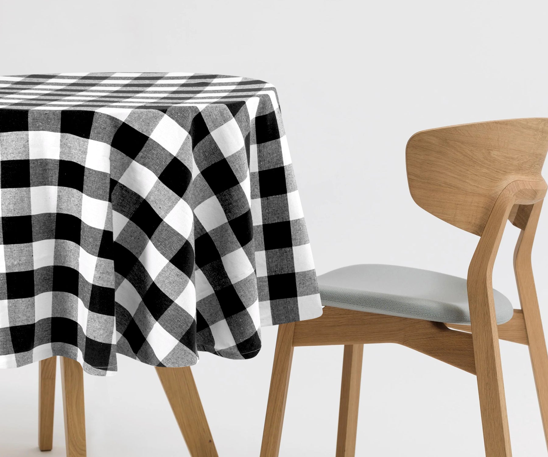 Checkered tablecloth, with its timeless appeal, suits both casual and formal dining settings.
