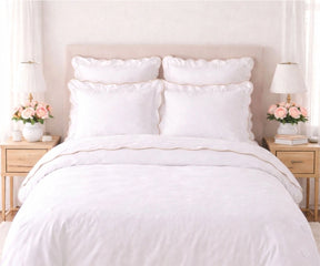 Beige scalloped edge bedding set in 100% cotton for classic and modern bedroom décor