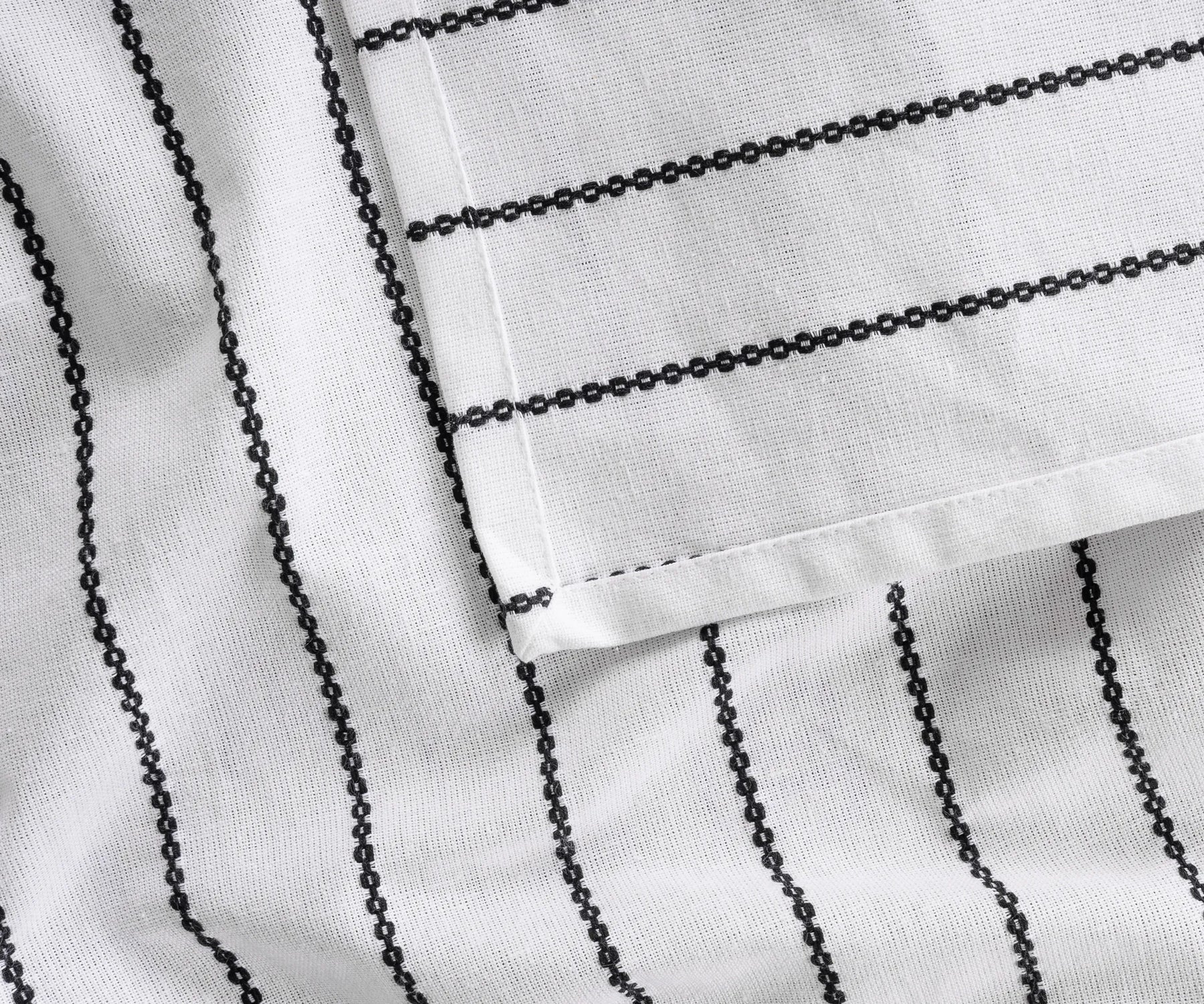 Rectangle cotton tablecloth in black and white for events