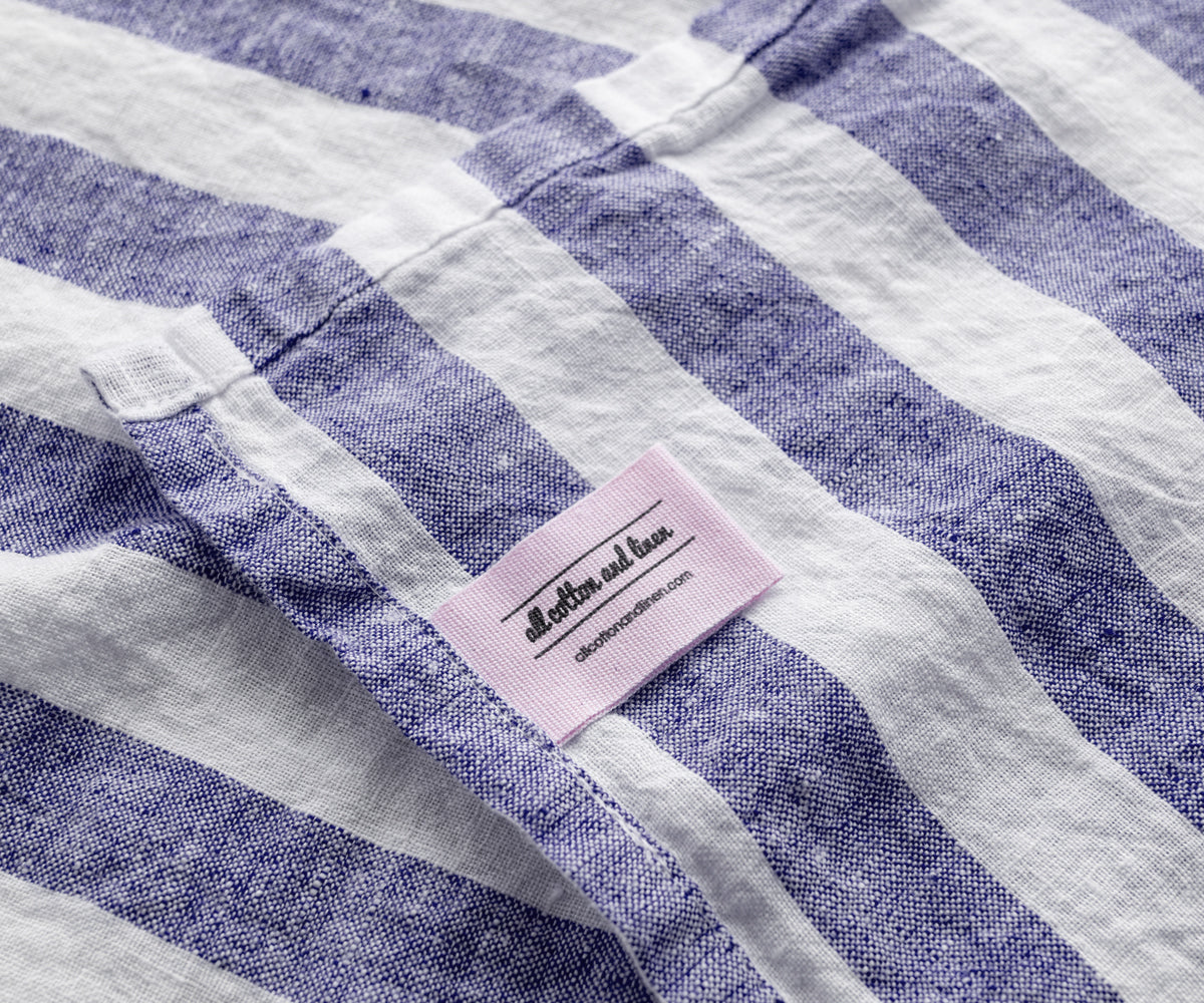 Brighten up your space with our vibrant linen towel, adding a pop of color and elegance to your bathroom or kitchen.