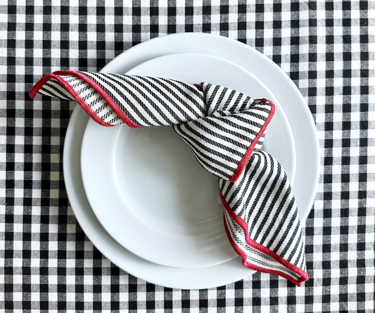 Essential dinner napkins, providing both functionality and style for your meals.