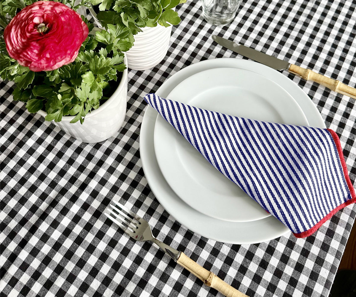 Quality cloth napkins, crafted for durability and aesthetic appeal, ideal for everyday use.