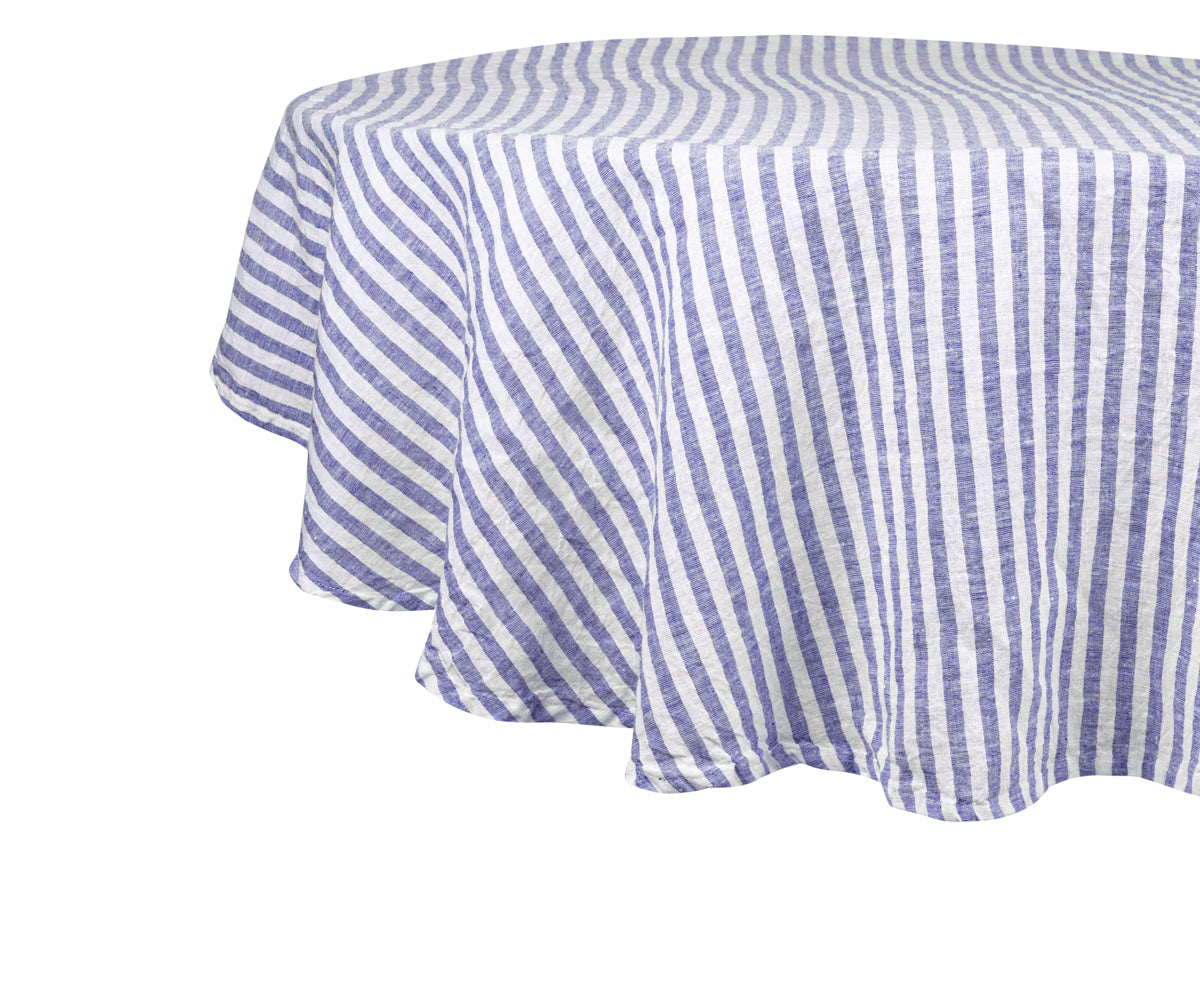 An all-encompassing round tablecloth in a classic linen fabric.