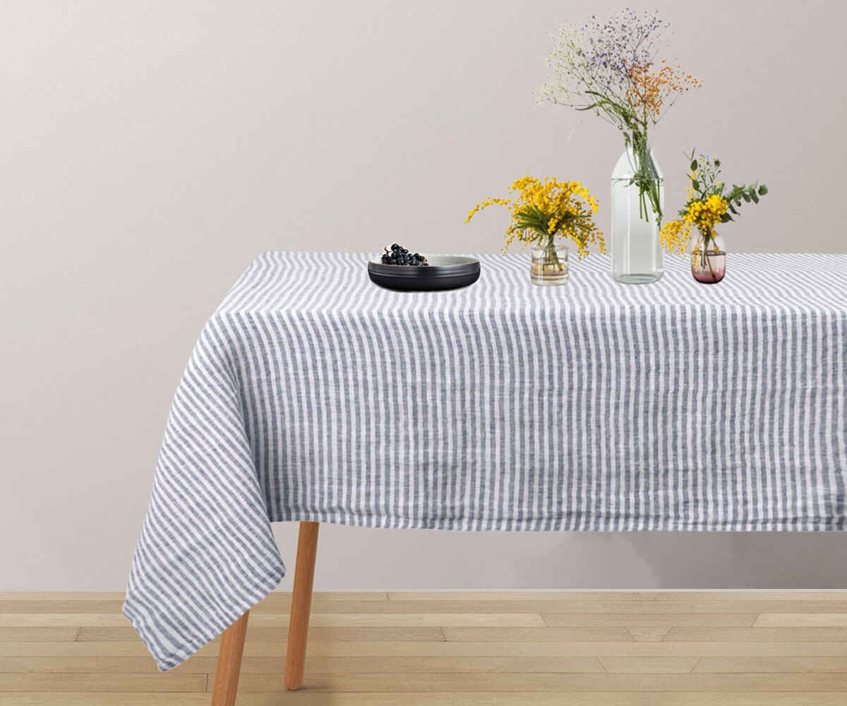 Rectangle tablecloth, ideal for formal dinners.