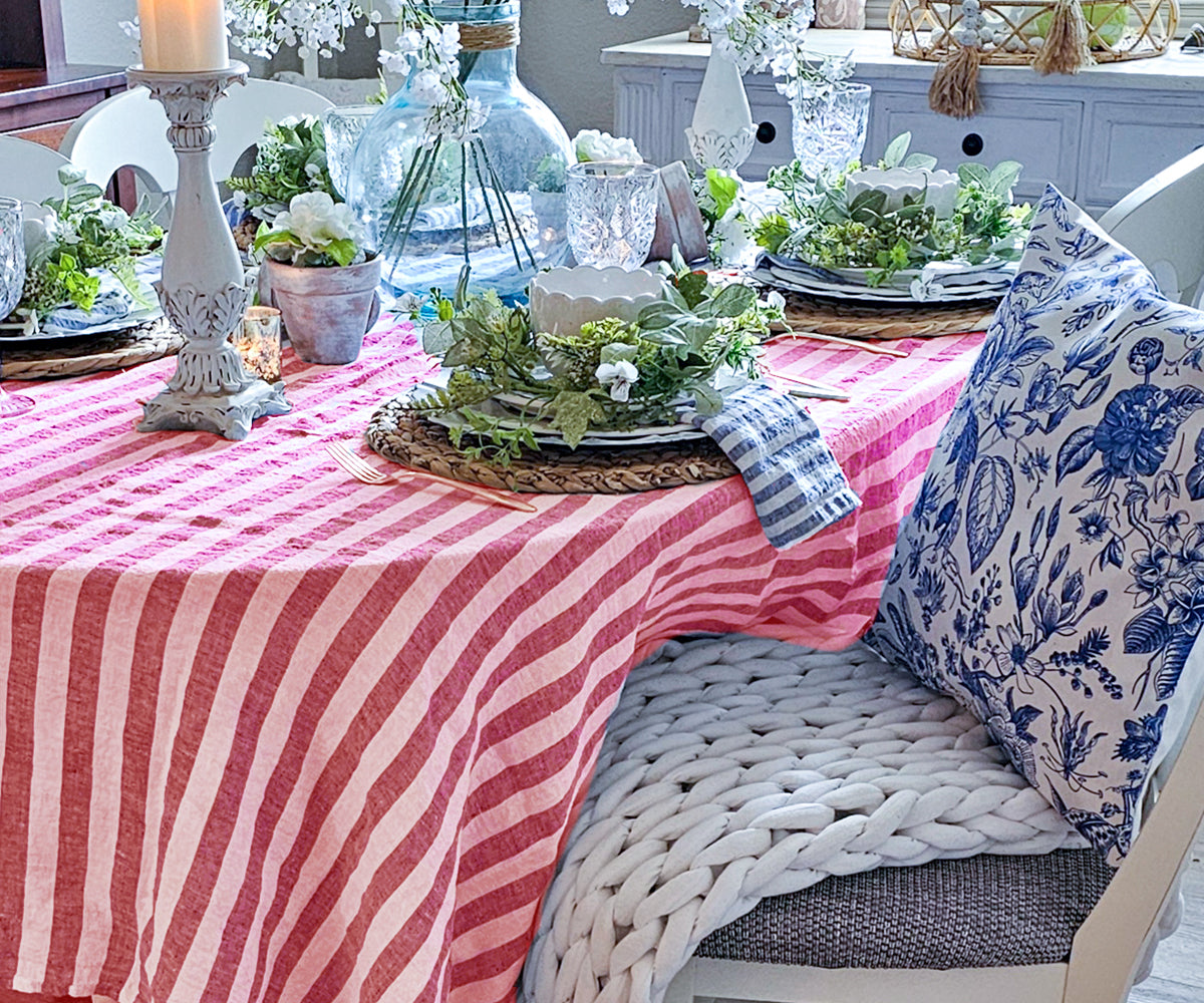 Stripes pattern add visual interest and dimension to the table setting