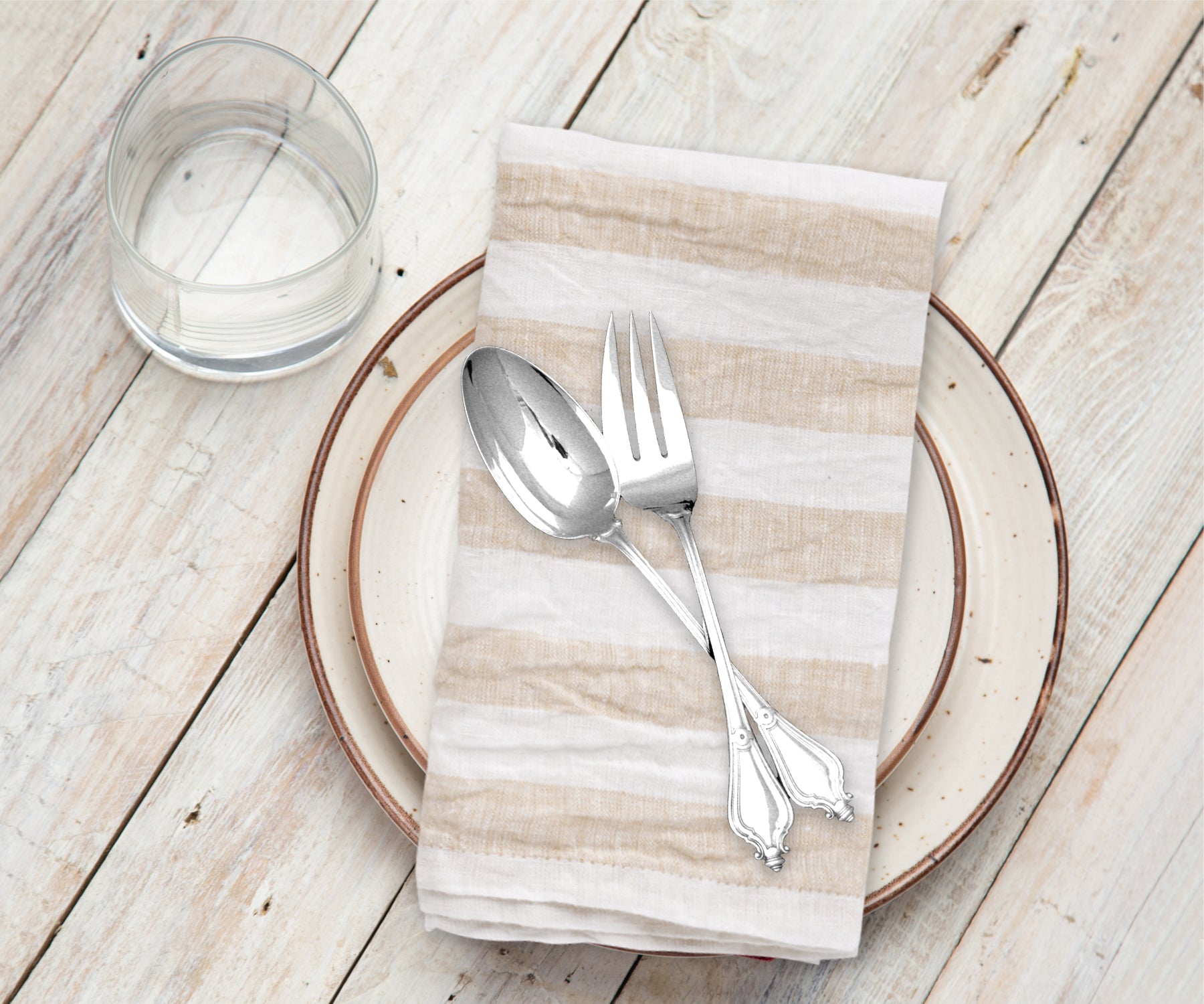 Premium linen napkins ideal for special occasions, providing an elegant touch to your table.