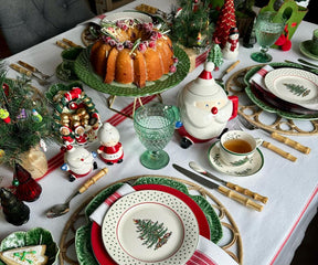 Red and white stripes wedding tablecloth evoke a nautical or coastal theme.